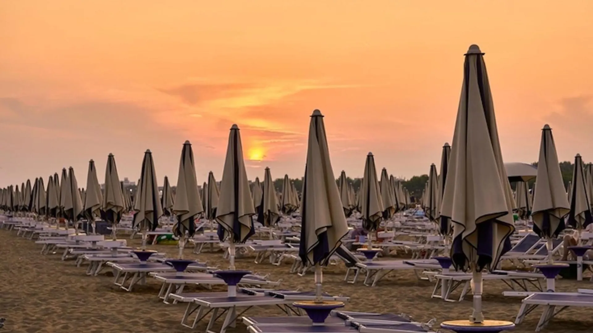Bright Escape Near The Beach Bibione Apartamento